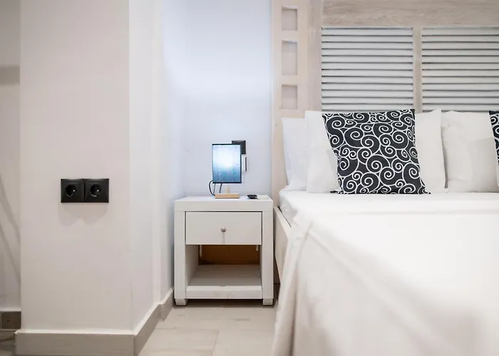 Homes 1 & 2 - Cozy Urban In The Heart Of Apartmán *