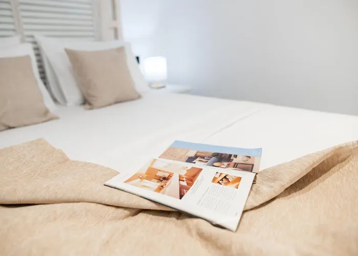 Homes 1 & 2 - Cozy Urban In The Heart Of Apartmán *