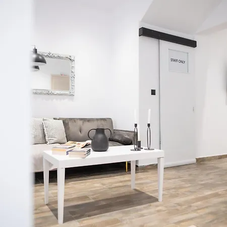 Homes - Cozy Urban In The Heart Of *