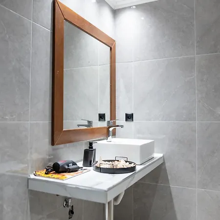 Homes 1 & 2 - Cozy Urban In The Heart Of * Kos-stad