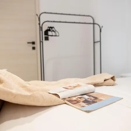 Homes 1 & 2 - Cozy Urban In The Heart Of *