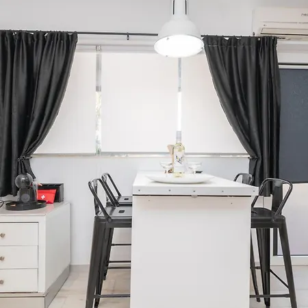 Homes 1 & 2 - Cozy Urban In The Heart Of Apartment
