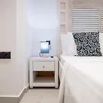 Homes 1 & 2 - Cozy Urban In The Heart Of شقة *