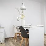 Homes 1 & 2 - Cozy Urban In The Heart Of شقة بلدة كوس