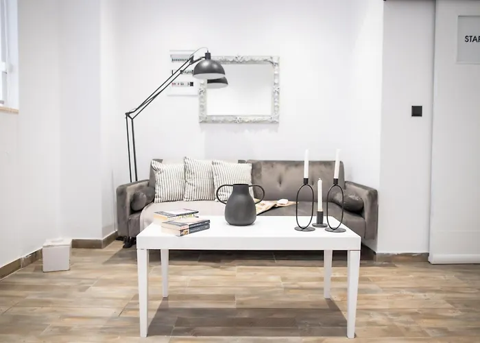 Homes 1 & 2 - Cozy Urban In The Heart Of * コス・タウン