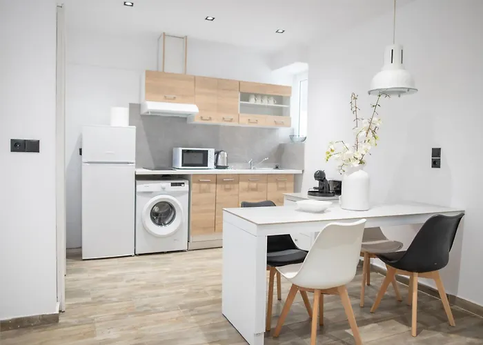 Homes 1 & 2 - Cozy Urban In The Heart Of