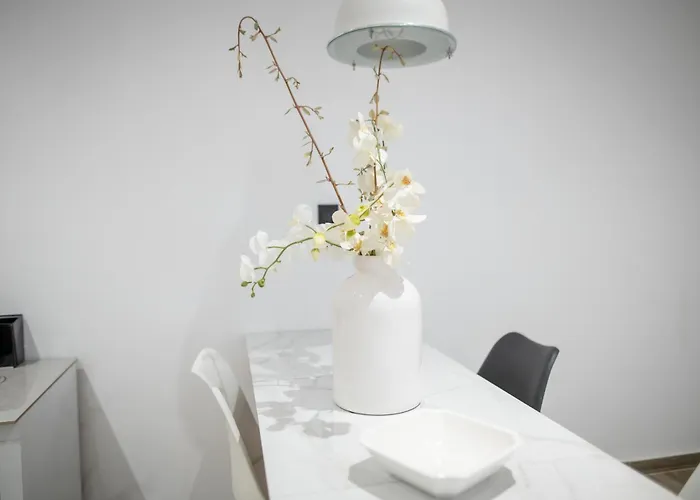 Homes 1 & 2 - Cozy Urban In The Heart Of アパート *