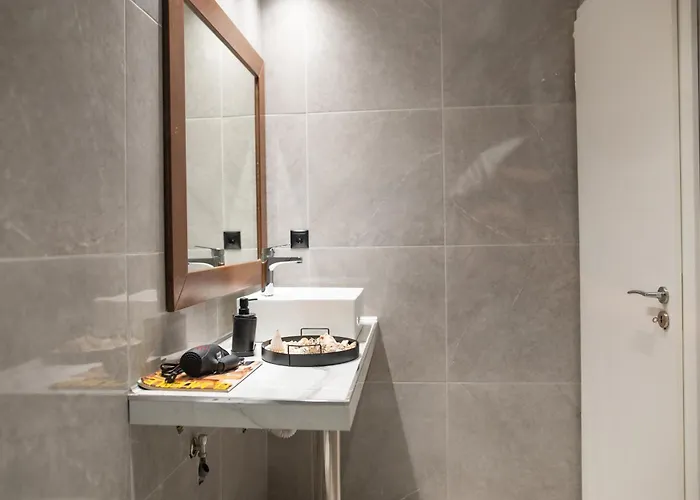 Homes 1 & 2 - Cozy Urban In The Heart Of *