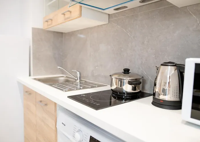 Homes 1 & 2 - Cozy Urban In The Heart Of コス・タウン